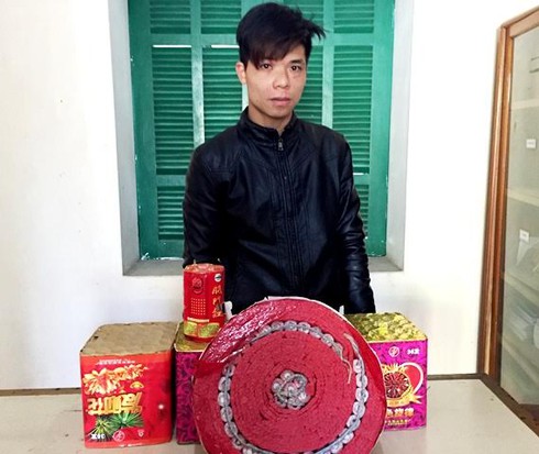 Bắt đối tượng vận chuyển pháo lậu qua biên giới - ảnh 2