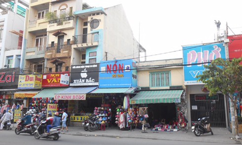 Bị phát hiện, băng trộm xe SH dùng mã tấu truy sát người truy hô - ảnh 1