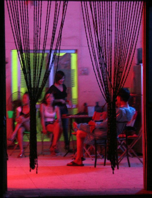 Chủ quán cà phê kinh doanh