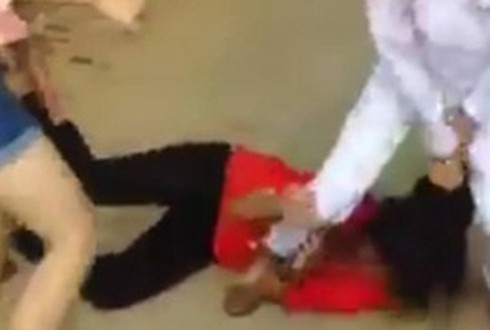 Bắt người phụ nữ đánh, trấn lột