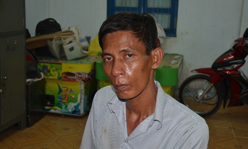 Một phụ nữ bị chặn đánh tới tấp giữa chợ còn bị cướp dây chuyền - ảnh 1