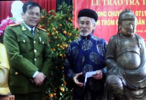 Truy tìm 2 pho tượng cổ bị đánh cắp - ảnh 1