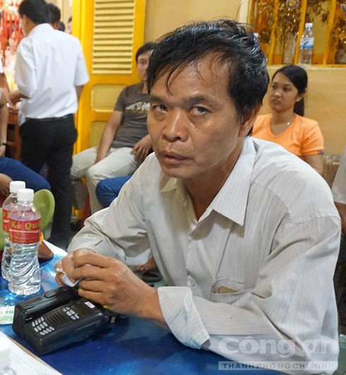 Một phụ hồ sàm sỡ các phụ nữ đi viếng Chùa Bà - ảnh 1