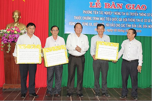 Bộ TT&TT tặng phương tiện tác nghiệp TT&TT cơ sở cho các tỉnh Tây Nguyên - ảnh 1