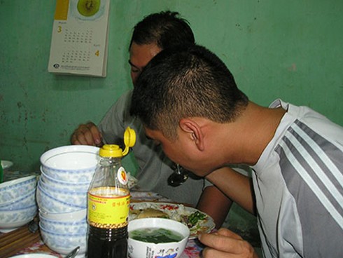 Hình sự đặc nhiệm khiến khiến cướp giật... xanh mặt - ảnh 2