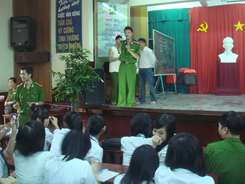 Hình sự đặc nhiệm khiến khiến cướp giật... xanh mặt - ảnh 5