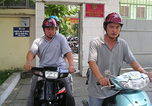 Hình sự đặc nhiệm khiến khiến cướp giật... xanh mặt - ảnh 1