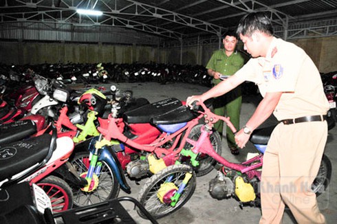 Trưởng công xã bán hơn 20 chiếc xe tang vật - ảnh 1