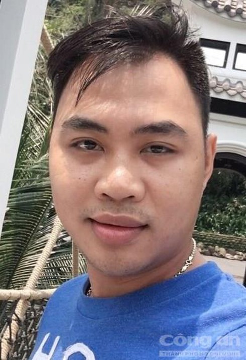 Trai đẹp cưỡng tình trên ‘xế hộp’ - ảnh 1