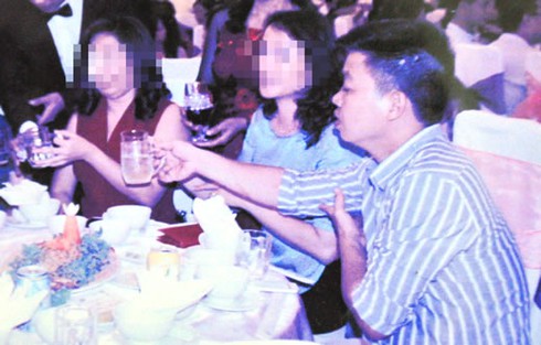 Truy tìm “người lạ mặt” dự tiệc cưới - ảnh 1