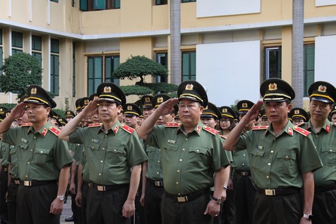 Hôm nay (6-6), toàn lực lượng CAND sử dụng trang phục xuân hè cải tiến - ảnh 3