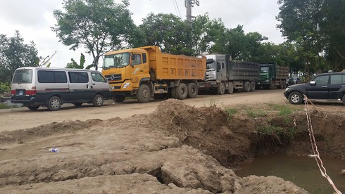 Công an Thái Bình lên tiếng vụ “Doanh nghiệp nhốt đoàn xe công vụ” - ảnh 1