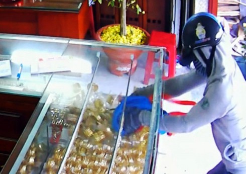 Thợ kim hoàn 'cuỗm' vàng của chủ rồi bỏ trốn - ảnh 1