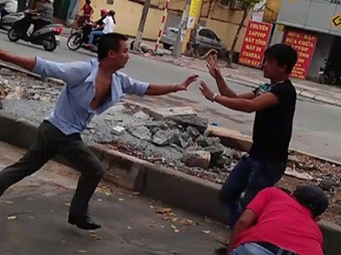 Bênh đồng nghiệp, bị côn đồ truy đánh - ảnh 1