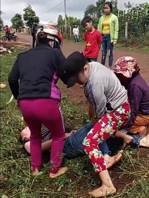 Không khởi tố vụ vợ phó công an xã đánh ghen - ảnh 1