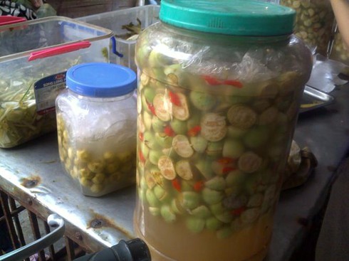 Dưa cà muối bằng thùng sơn độc hại tràn chợ - ảnh 3