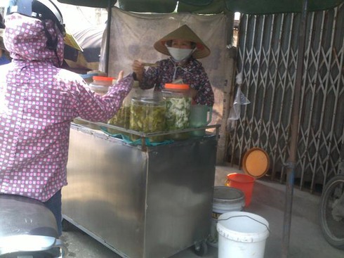 Dưa cà muối bằng thùng sơn độc hại tràn chợ - ảnh 6