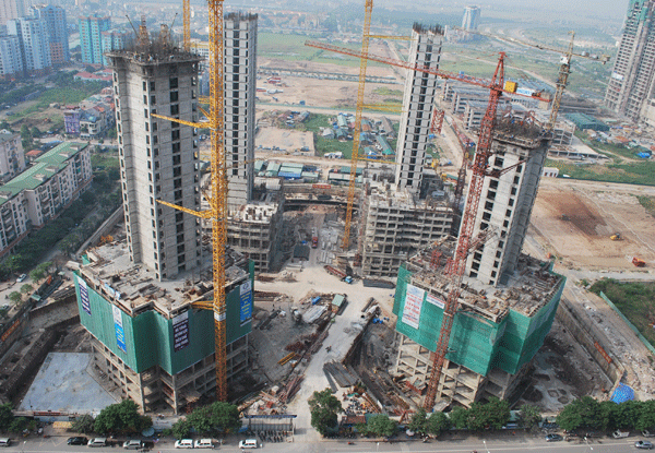 Bộ Xây dựng kiến nghị Thủ tướng dừng cấp phép dự án nhà ở mới - ảnh 1