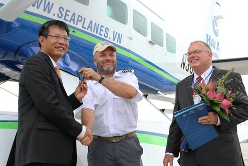 Hình ảnh đầu tiên của thủy phi cơ vượt 15.000km về Việt Nam - ảnh 6