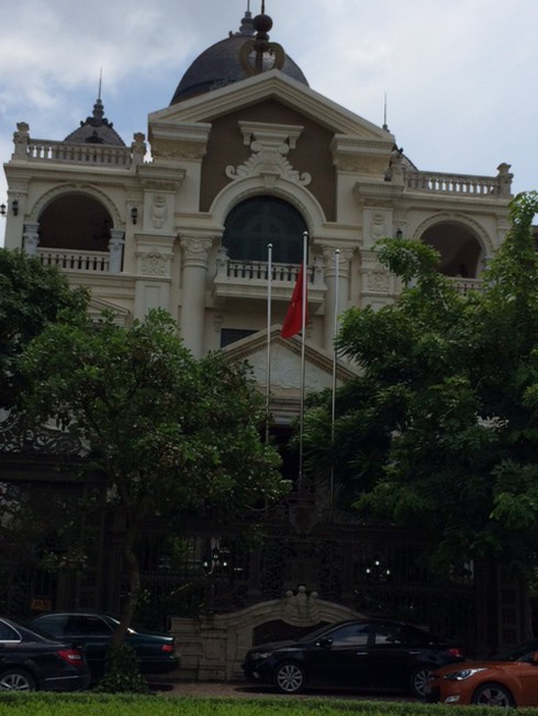 Sững sờ trước những biệt thự lộng lẫy, hàng trăm tỷ của các đại gia HN - ảnh 1