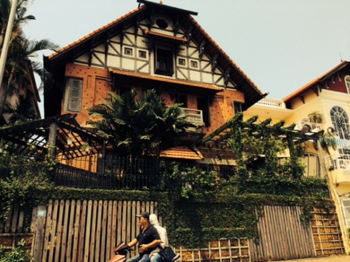 Sững sờ trước những biệt thự lộng lẫy, hàng trăm tỷ của các đại gia HN - ảnh 10