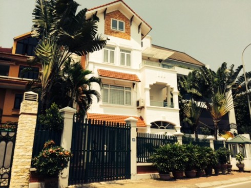 Sững sờ trước những biệt thự lộng lẫy, hàng trăm tỷ của các đại gia HN - ảnh 8