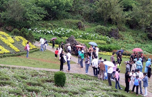 Nghỉ lễ dài - Chưa giàu đã tính chuyện ăn chơi, nghỉ ngơi quá nhiều? - ảnh 1