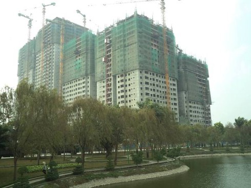 Phạt tiền chủ đầu tư chậm bàn giao nhà, không làm “sổ đỏ” - ảnh 1