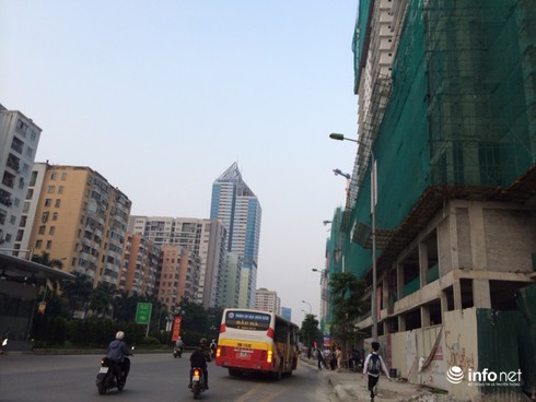 Hà Nội: Đường sá ngày càng tắc nghẹt vì chung cư bủa vây - ảnh 4