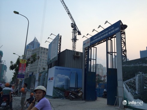 Hà Nội: Đường sá ngày càng tắc nghẹt vì chung cư bủa vây - ảnh 8