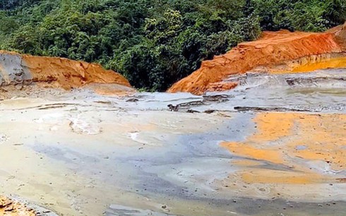 Lập đoàn kiểm tra sau sự cố vỡ đập chứa bùn thải kim loại ở Nghệ An - ảnh 1
