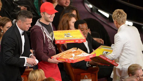 Anh chàng giao pizza ở Oscar gây sốt mạng xã hội - ảnh 1