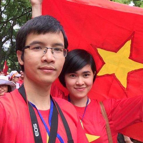 Người Việt tuần hành yêu nước đẹp mắt trên báo Nhật - ảnh 5