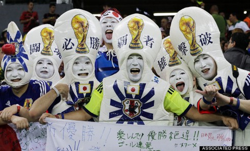Dị như fan Nhật Bản mặc đồ đi xem World Cup - ảnh 4