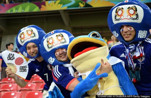 Dị như fan Nhật Bản mặc đồ đi xem World Cup - ảnh 1