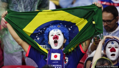 Dị như fan Nhật Bản mặc đồ đi xem World Cup - ảnh 6