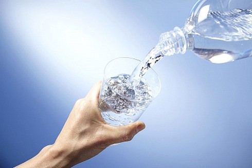 Uống nước sai cách: Có thể đột tử, loạn nhịp tim - ảnh 1