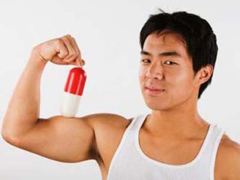 Sử dụng thuốc tăng cơ: Bỏ tiền mua cái chết ! - ảnh 1