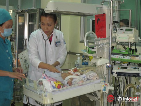 Bộ trưởng gửi thư khen tập thể y bác sĩ BV Nhi đồng 1 cứu bé bị đâm xuyên sọ - ảnh 1