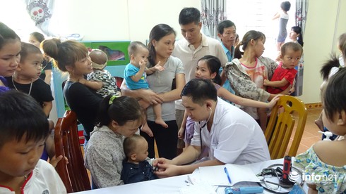 BV Nhi Trung ương khám miễn phí cho trẻ em vùng lũ Quảng Ninh - ảnh 1