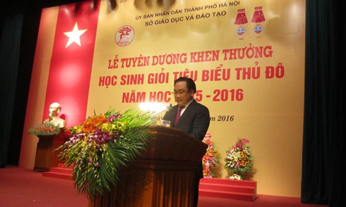 Hơn 1000 học sinh giỏi xuất sắc Thủ đô được tôn vinh - ảnh 1