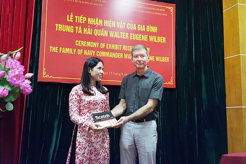 Con cựu binh phi công hải quân Mỹ thực hiện mong ước của cha về Việt Nam - ảnh 3