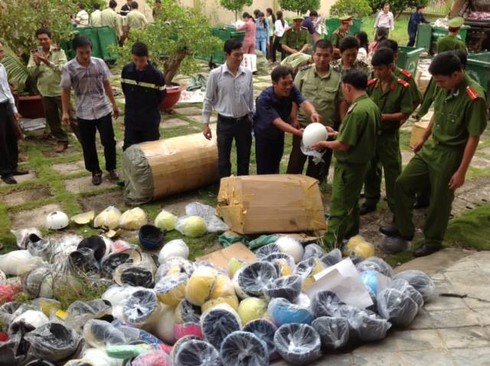 Hà Nội tăng cường chống buôn lậu, hàng giả trên tuyến Quốc lộ 32 - ảnh 1