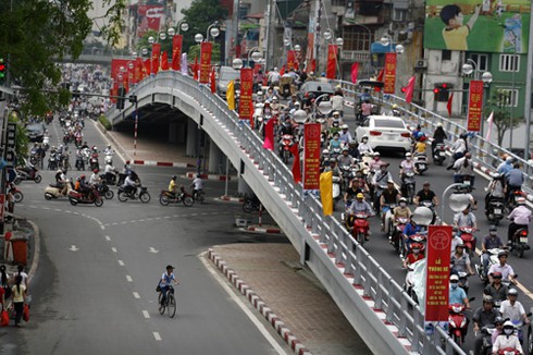 TS Nguyễn Xuân Thủy: Bao năm nay, Hà Nội chỉ được đầu tư mấy cầu vượt - ảnh 1
