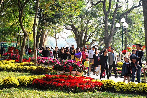 Hà Nội: Khách đến Phủ Tây Hồ được trông giữ xe miễn phí - ảnh 1