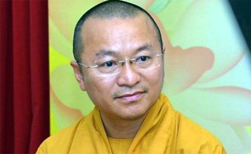 Vụ nhà sư tung lộc ở chùa Hương: Văn hóa Phật giáo không phải để mua vui - ảnh 1