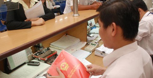 54% người dân cho rằng phải hối lộ mới xin được việc trong cơ quan nhà nước - ảnh 1