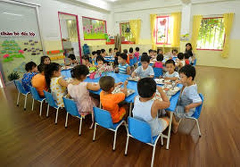 Hà Nội chính thức tăng học phí mầm non, phổ thông công lập - ảnh 1