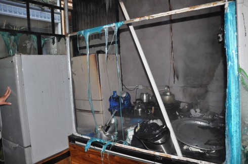 Chủ quán vừa ra ngoài, quán cafe bốc cháy - ảnh 5