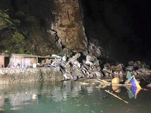 Quảng Ninh: Sạt lở núi đá, 3 người chết - ảnh 1